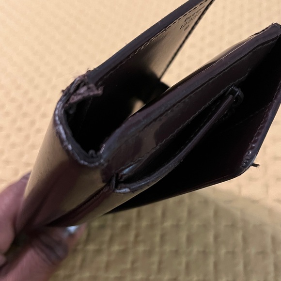 Gucci leather wallet. 100% Authentic. PreLoved but still lots of life left. - Picture 6 of 16